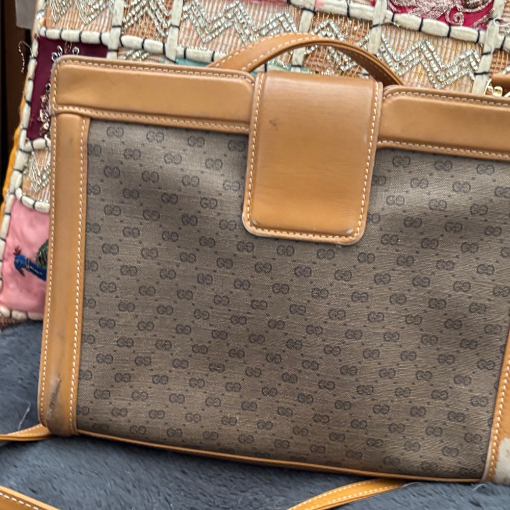 100% Authentic Gucci Tan and Brown Crossbody Bag - Picture 3 of 10